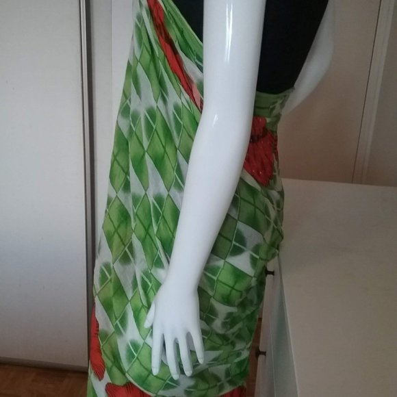 Green and White Beach Wrap - Picture 4 of 10